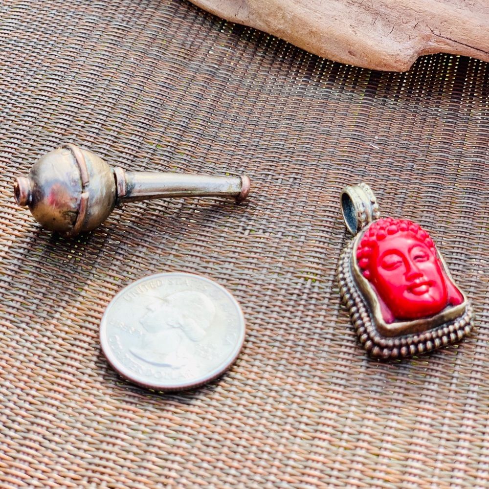Buddha Pendant Guru Mala bead in red/cream color.